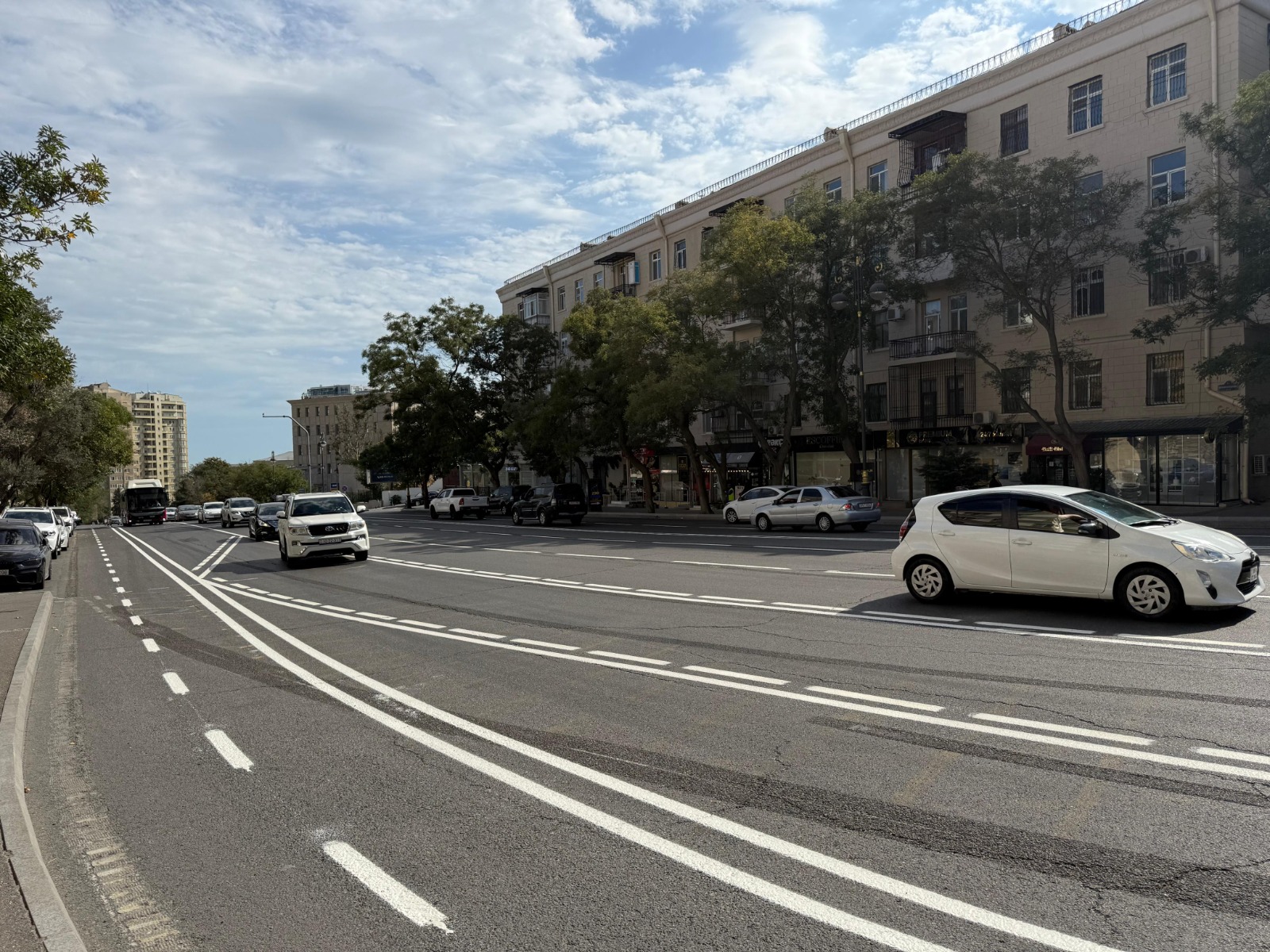 Əbdürrəhim bəy Haqverdiyev küçəsində mikromobillik zolağı təşkil edilir