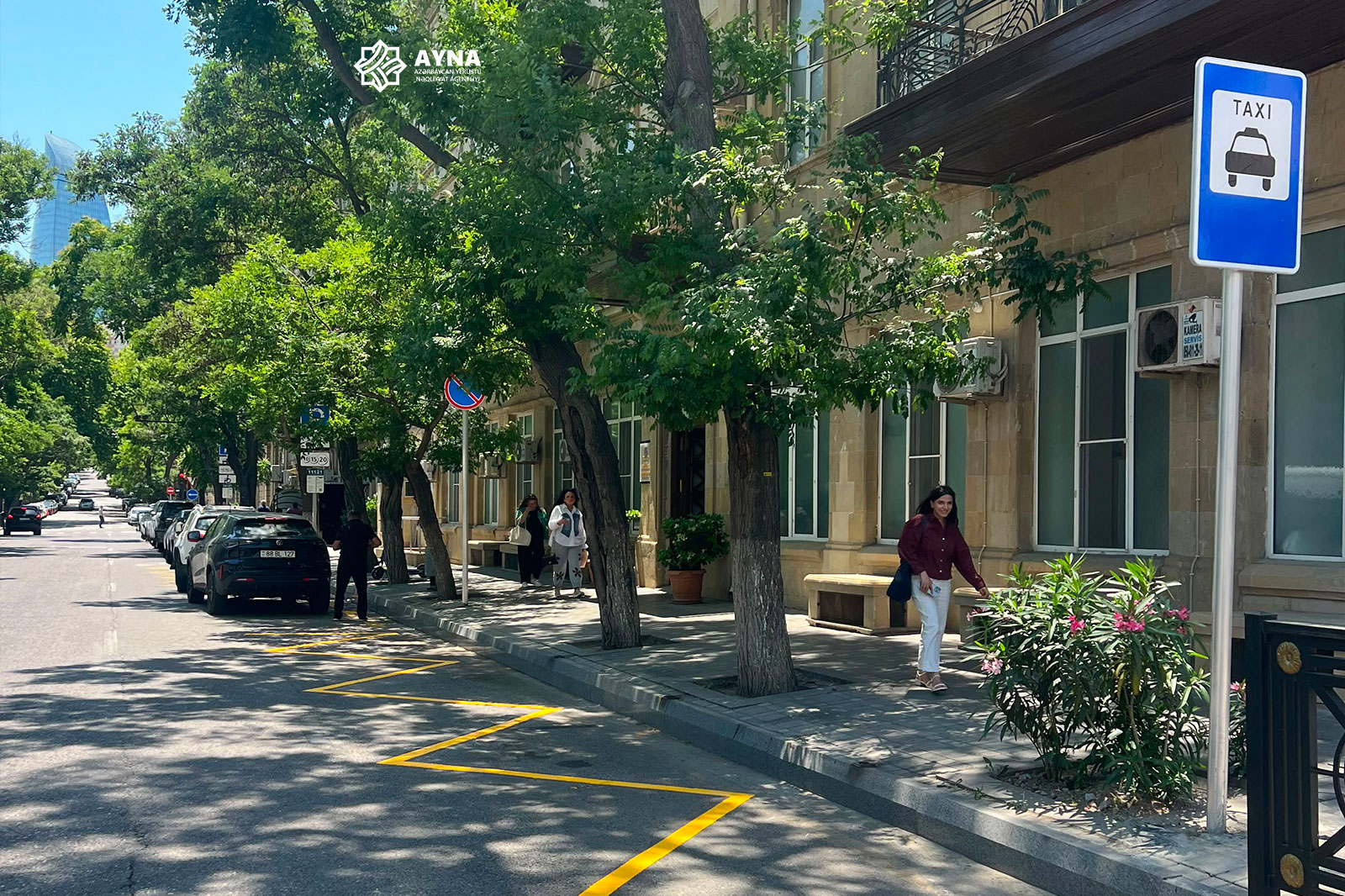 20 tibb müəssisəsinin qarşısında minib-düşmə yerləri və taksi duracağı təşkil edilib