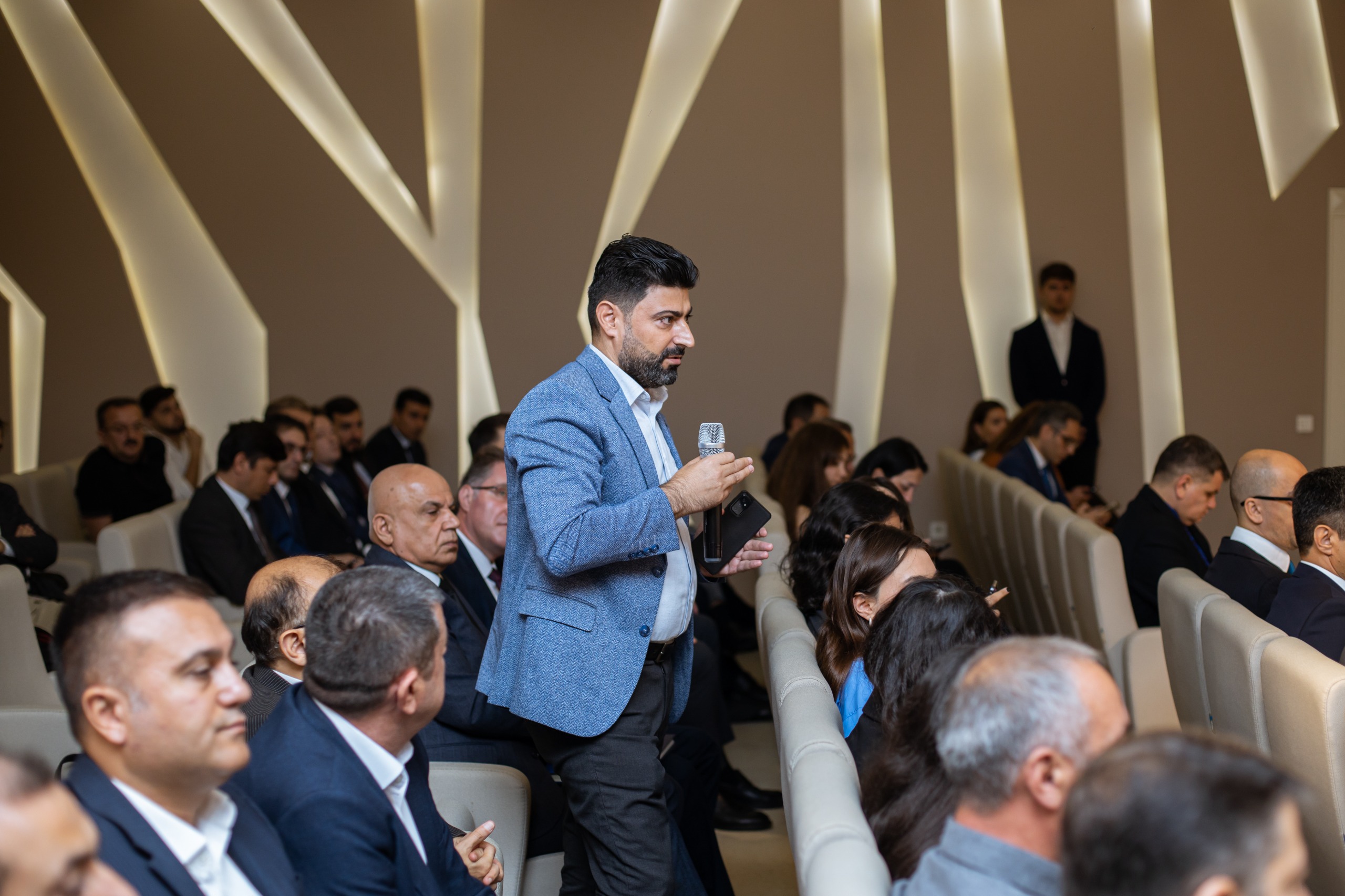 “Avtomobil nəqliyyatı ilə müntəzəm sərnişin daşınması sahəsinin təkmilləşdirilməsi ilə bağlı bəzi tədbirlər haqqında” Fərmandan irəli gələn məsələlərə həsr olunan brifinq keçirilib