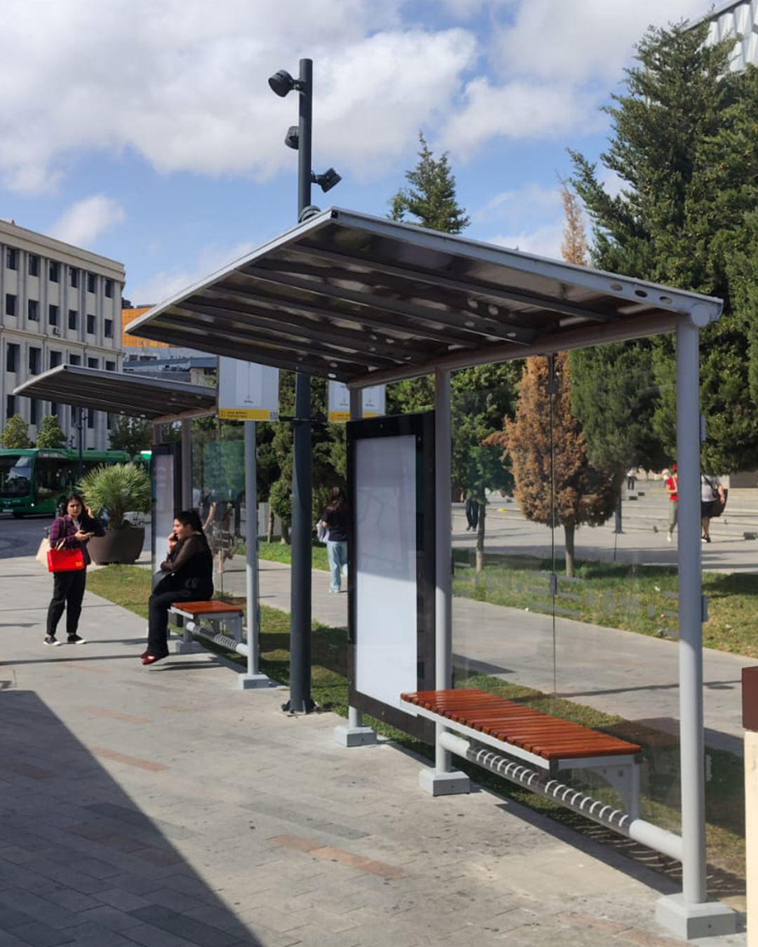 “28 May” NMM-də və “Şamaxinka” ərazisində yeni dayanacaqlar quraşdırılıb