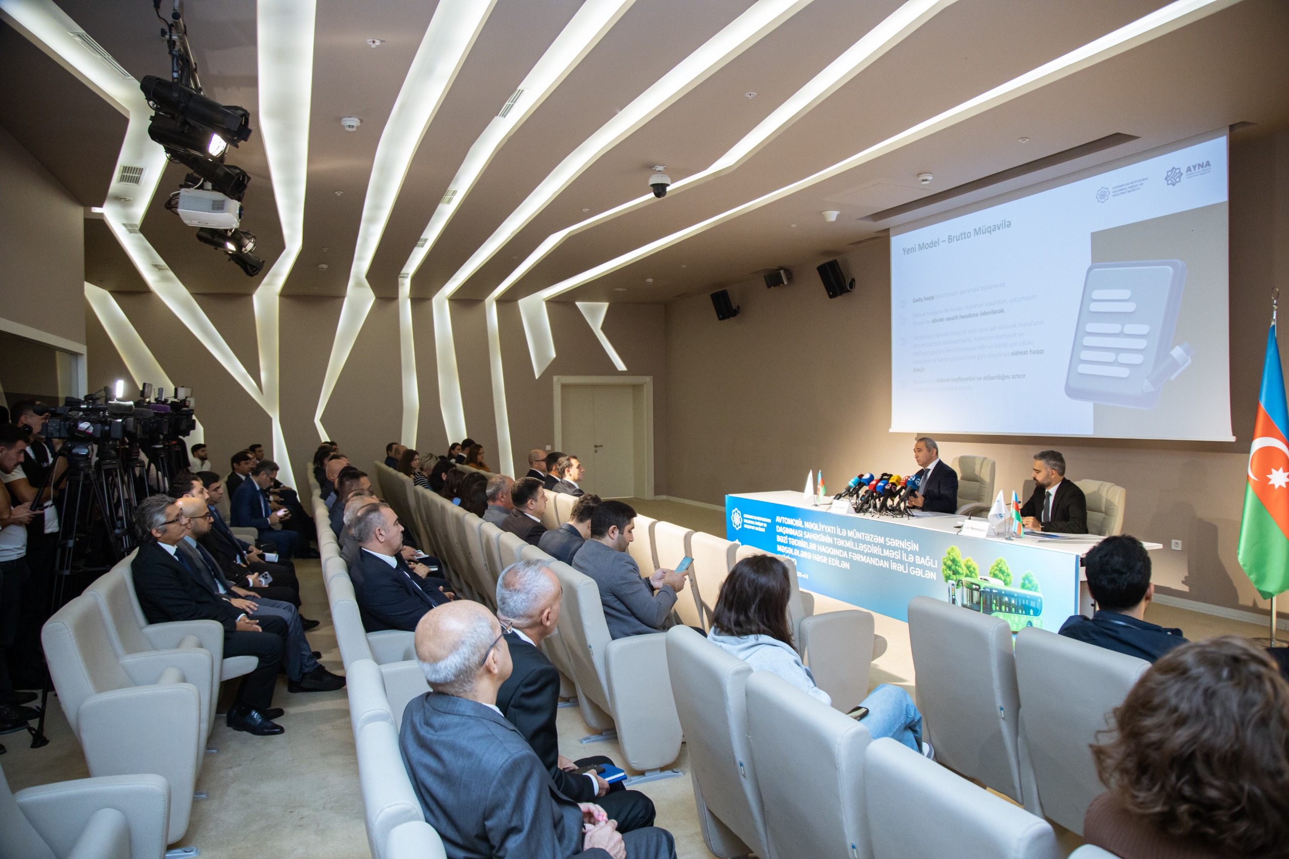 “Avtomobil nəqliyyatı ilə müntəzəm sərnişin daşınması sahəsinin təkmilləşdirilməsi ilə bağlı bəzi tədbirlər haqqında” Fərmandan irəli gələn məsələlərə həsr olunan brifinq keçirilib